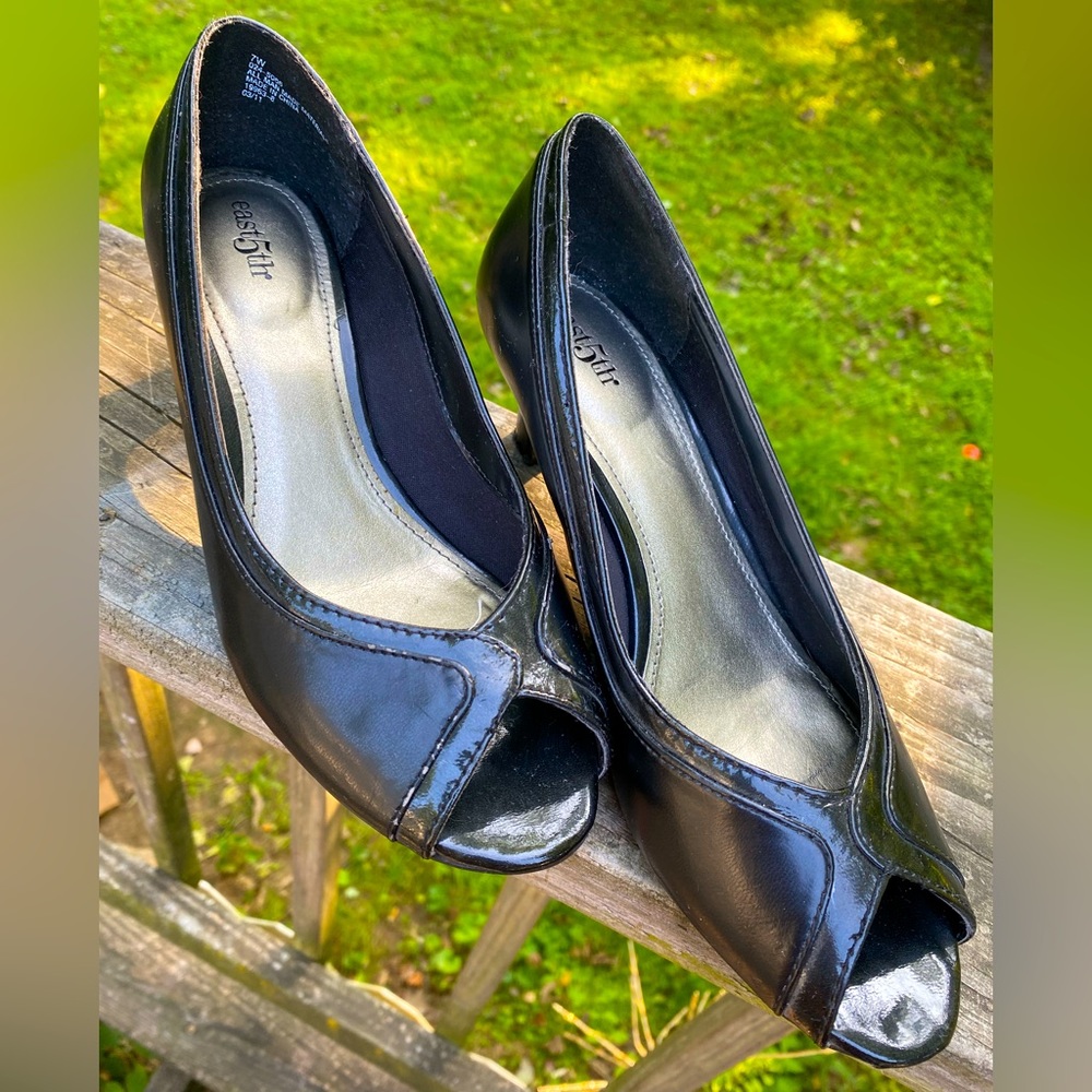 Women’s black East 5th peep toe heels, in great condition, size 7W